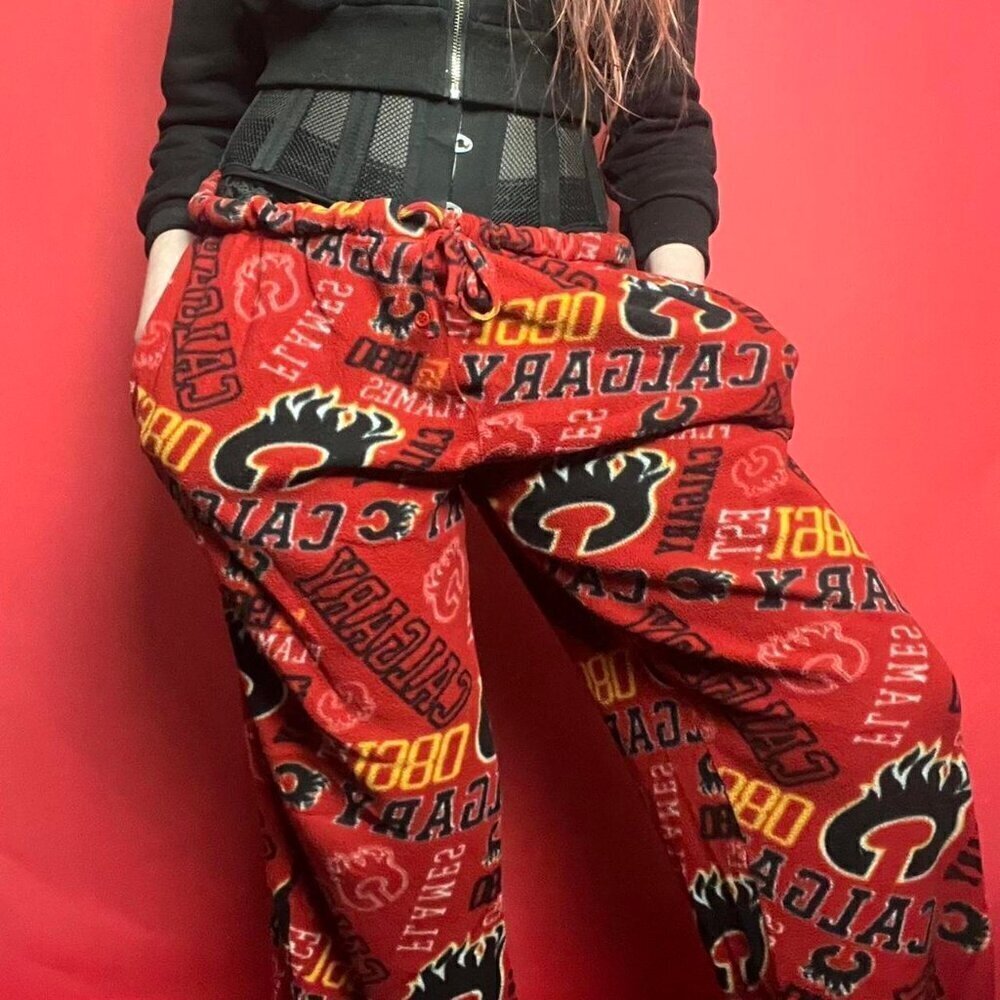NHL / Red fuzzy Calgary flames hockey Pj pants ❤️🖤​​​​​​​